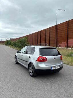 Parádny Volkswagen Golf 5 , 1.4 55kw - 6