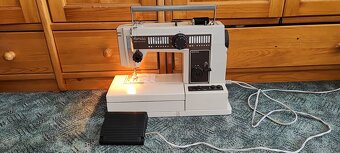 Predám šijací stroj Veritas Famula 4891 electronic+prísluš. - 6