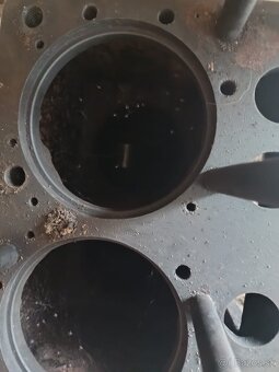 Predam motor na traktor ZETOR 25 A - 6