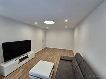 Veľký 2i byt so šatníkom a loggiou,Ružinov - 6