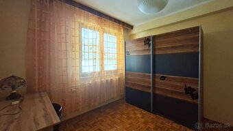 REZERVOVANÉ: Na prenájom viacgeneračný rodinný dom vo Veľkýc - 6