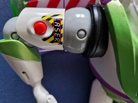 Buzz Lightyear postavička na baterky - 6