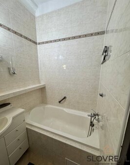 SLOVREAL - Predaj 4 izbového bytu v Banskej Štiavnici - 6