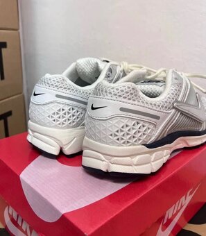 Nike Vomero 5 Photon Dust Metallic - 6