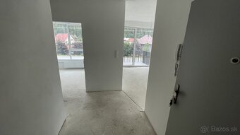 REZERVÁCIA Slnečný 3-izbový byt s vlastným parkovacím - 6