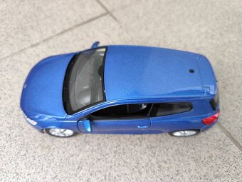 Predám tento kovový model vw scircooco. Otvaratelna kapota a - 6
