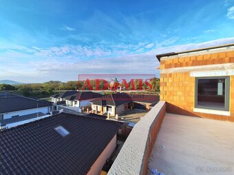 Predám 4-izbový veľký tehlový dom 220m2 Nižná Hutka,garáž,2x - 6