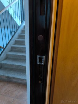 Bezpečnostné dvere aj so zárubňou - 6