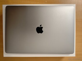 MacBook Air 2020 | i7 • 8GB • 256GB SSD - 6