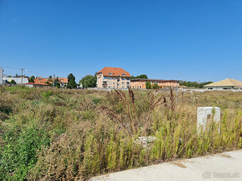 Na predaj dva rožné stavebné pozemky 640 m2, 741 m2 - 6