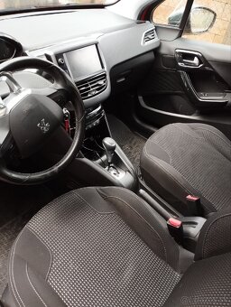 Peugeot 208 automat 1,2 benzín,37700km - 6