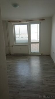 Prenajmem garsónku v centre s preskleným balkónom. - 6