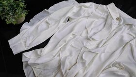 biela satenova bluzka s volanikmi - 6