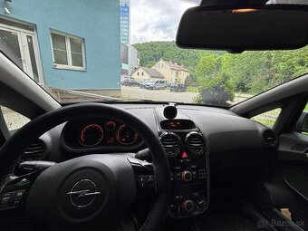 Predám Opel Corsa D 1,4 benzin 2008 3 dverove - 6