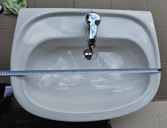 Umývadlo Vitra s batériou a kovovým odtokom - 6