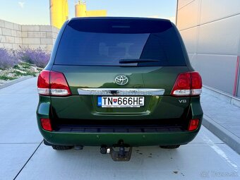 Toyota Land Cruiser 200 4.5 V8 - 6