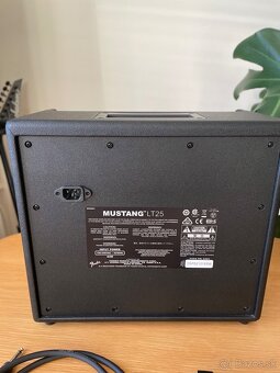 Fender Mustang LT25 Modelingové gitarové kombo - 6