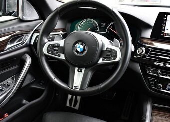 BMW Řada 5 M550d XD HUD B&W MASAŽ PANO 294 kw - 6
