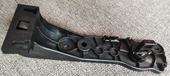 držiak páčky otvárania prednej kapoty na BMW - 6