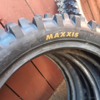 Pneumatiky PIRELLI SCORPION,MAXXIS DESERT - 6