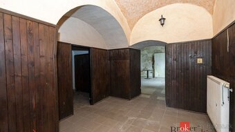 EXKLUZÍVNA HISTORICKÁ NEHNUTEĽNOSŤ V CENTRE BREZNA - 6