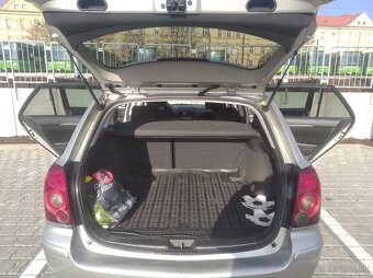 Toyota Avensis combi T 25 2,2 l diesel - 6