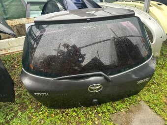 Predám airbagy Pasy Ecu Dvere Nárazník Kapota Yaris 2006- - 6
