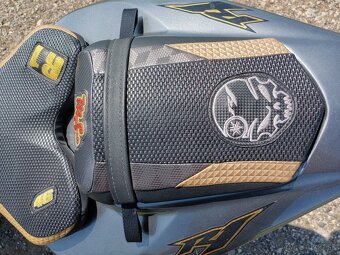 Yamaha R1 - 6