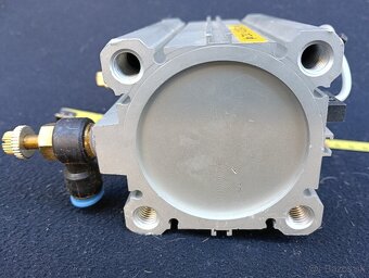 Pneumatický valec SMC 100 mm - 6