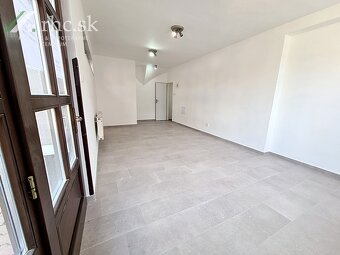 PRENÁJOM LUKRATÍVNE OBCHODNÉ PRIESTORY PRI MSÚ - SOV. HRDINO - 6