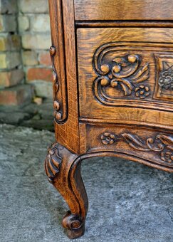 Vyrezávaná dubová komoda - 6