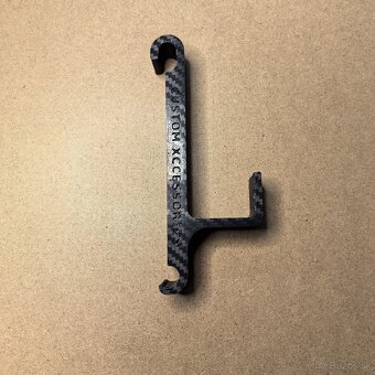 Háčiky na deliacu mrežu pre Volvo - 6