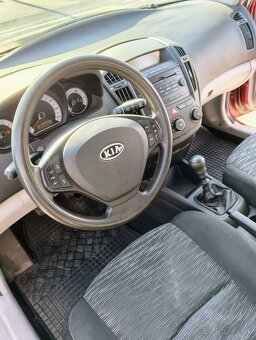Kia Ceed 1.4 benzín 77kW 5st manuál 2007 - 6
