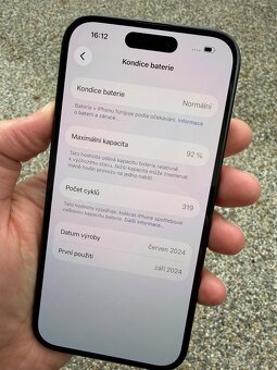 IPhone 15 - baterie 92% - 6