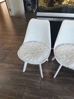 Moderne biele stolicky - 6