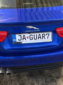 Jaguar XE 2.0 AWD - 6