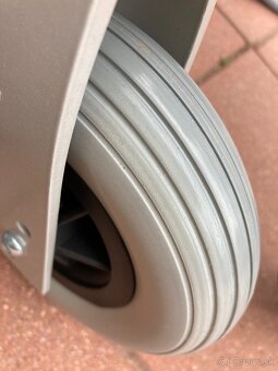 predám nový invalidný vozík odľahčený šírka sedu 51cm - 6