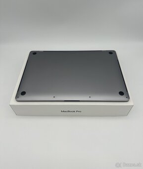 MacBook Pro 15" 2017 Space Gray s Touchbarom - 6