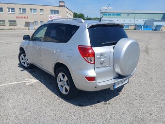 Predam Toyota Rav 4 2,2 diesel 100 kw rok 2006 - 6
