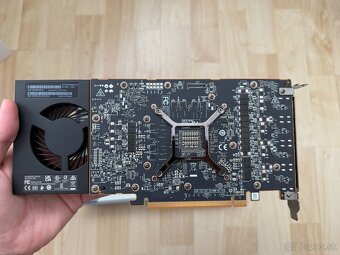 AMD Radeon PRO W7600 8 GB - 6