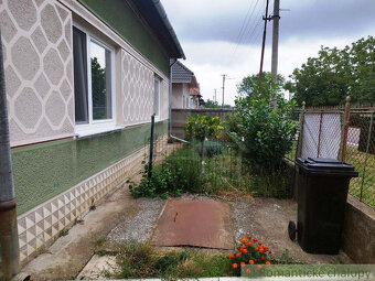 Gazdovský dom s dvomi prístupmi na 1310 m2  pozemku v Čate - 6