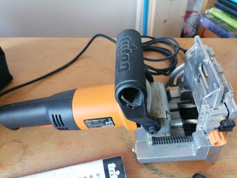 Kolíkovacia frézka 710W Triton. - 6