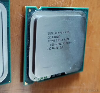 Doska ASRock + 2 Intel Procesory + RAM - 6