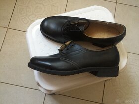 Zateplené pracovné oblečenie a kožené topánky - 6