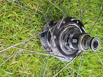 koleso E thirteen 142x12mm 27.5 - 6