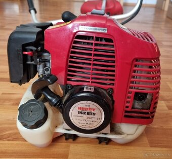 Krovinorez Hecht 142 BTS, benzínový - nepoužívaný - 6