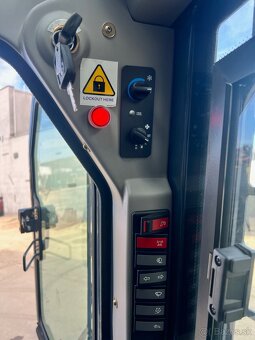 Šmykom riadený nakladač Sunward SWL3230 - 6