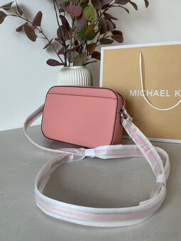 Michael Kors kožená crossbody - 6
