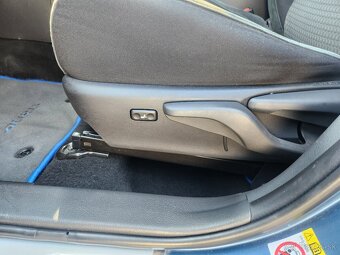 Predam Toyota Auris 1.8 hybrid - 6