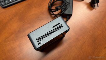 Intel NUC 7 Essentials Kit + Logitech Touch Keyboard K400 - 6